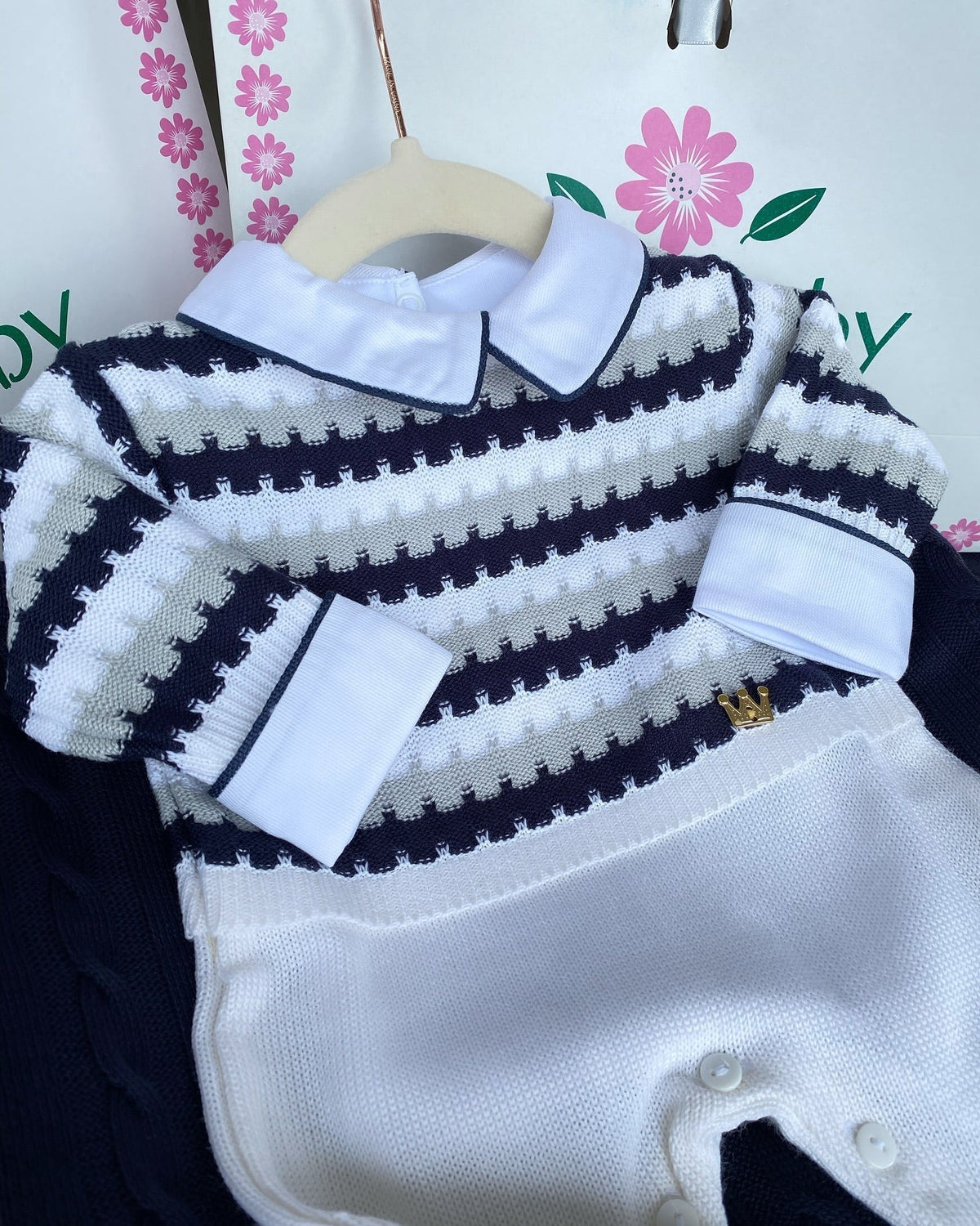 PROMOÇÃO Kit Saída Maternidade Com Pingente Dourado Personalizável Completa  - Veste Até 4 Meses (Menino)