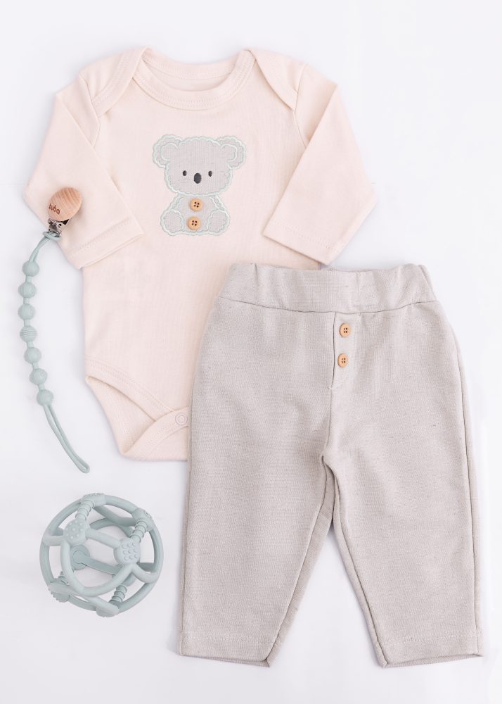 Conjunto Bebê Body Com Bordado Cute Koala e Calça em Linho