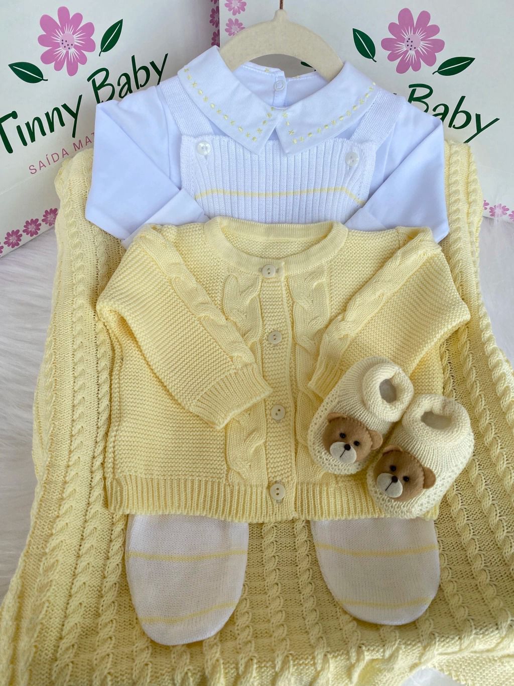 Kit Saída Maternidade Personalizável Completa Branco + Amarelo | Personalize Com o Nome do Seu Príncipe
